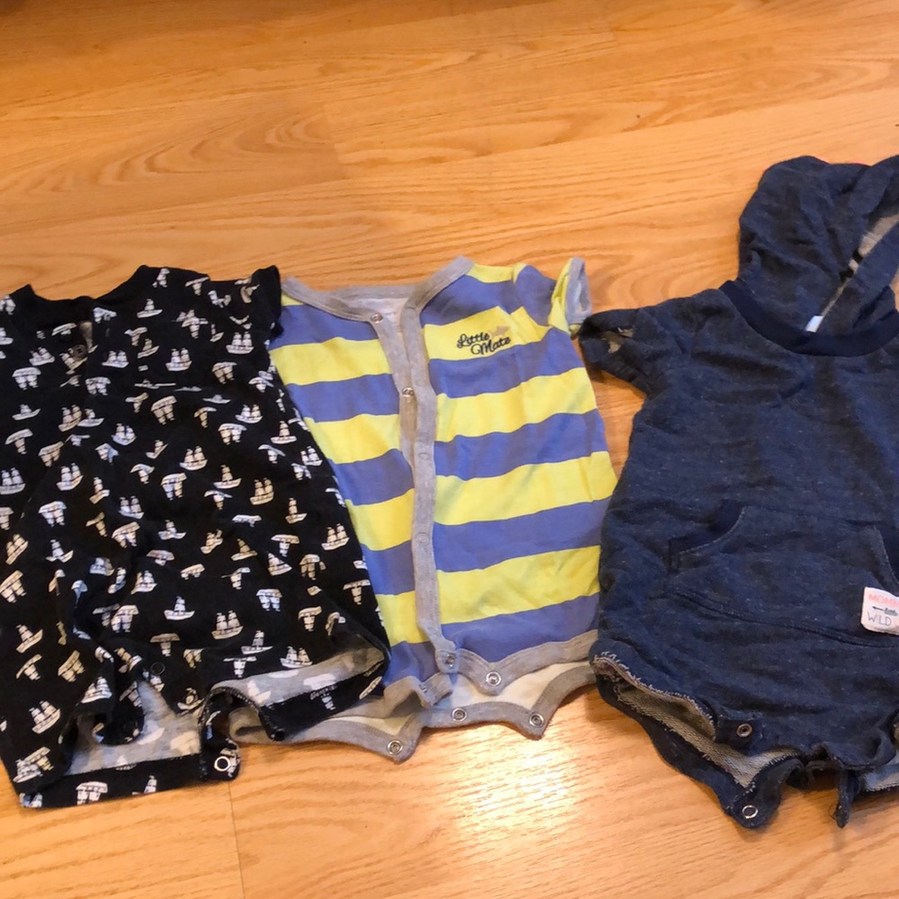 3 baby boy short bodysuits Carter’s 9 month